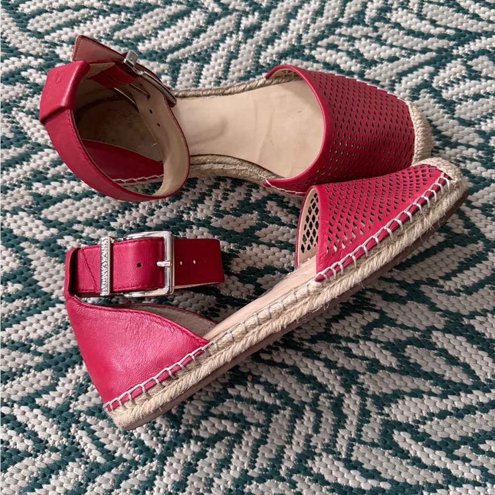 VINCE CAMUTO red leather flat shoes